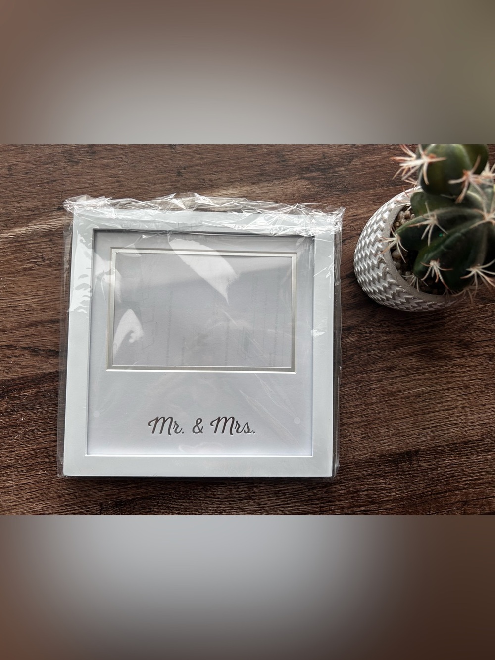 Pearhead | White "Mr. & Mrs." Wedding Photo Frame